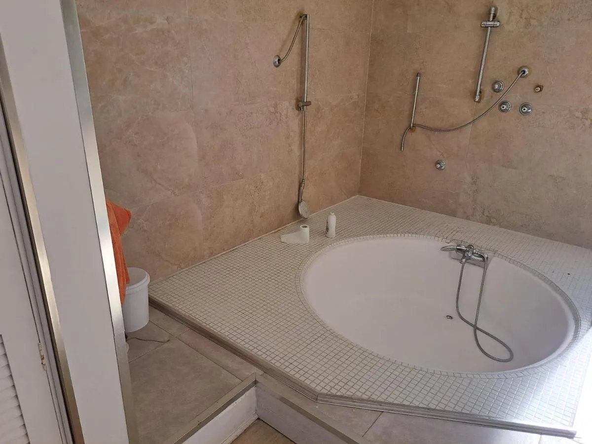 Private Suites In Huge Penthouse 1St Line Puerto Banus, Incredible Views, Jacuzzis Marbella España
