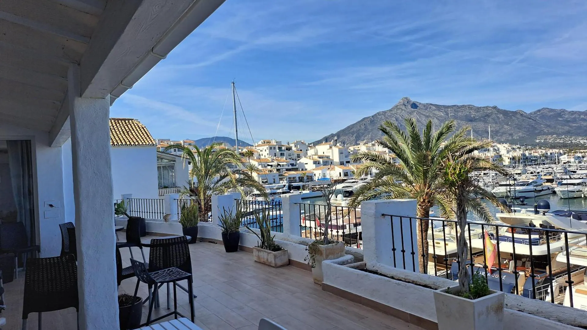 Habitación en casa particular Private Suites In Huge Penthouse 1St Line Puerto Banus, Incredible Views, Jacuzzis Marbella