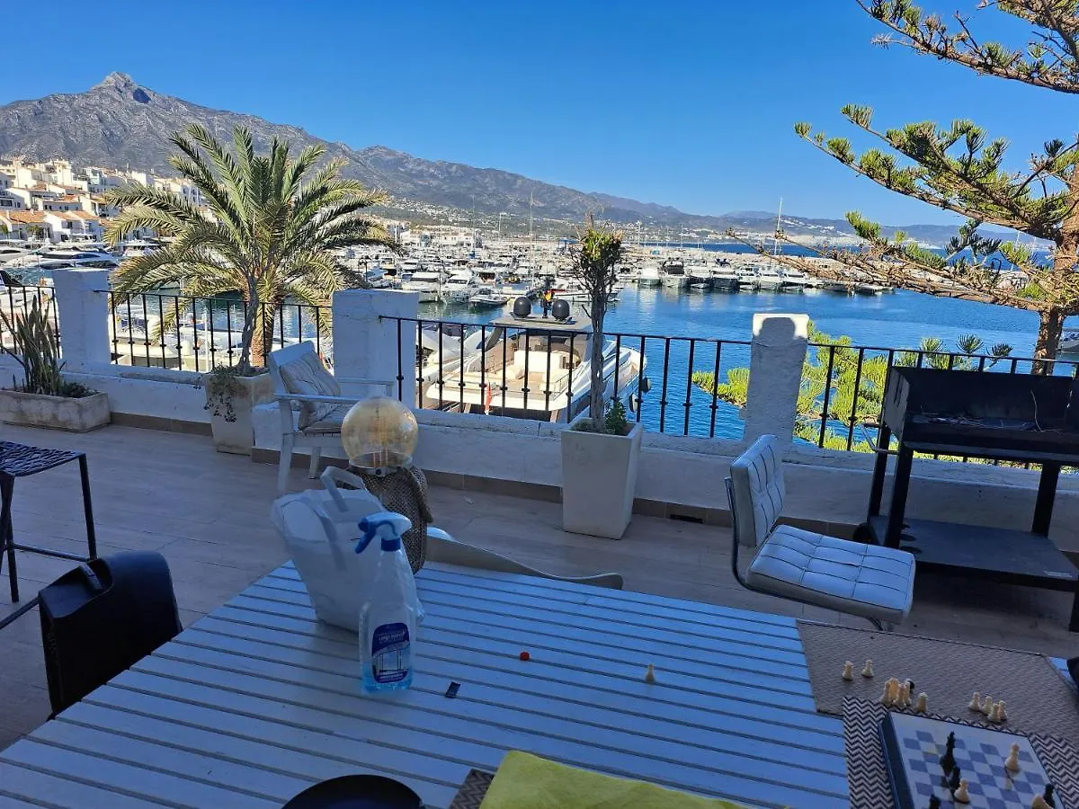 Private Suites In Huge Penthouse 1St Line Puerto Banus, Incredible Views, Jacuzzis Marbella Alloggio in famiglia