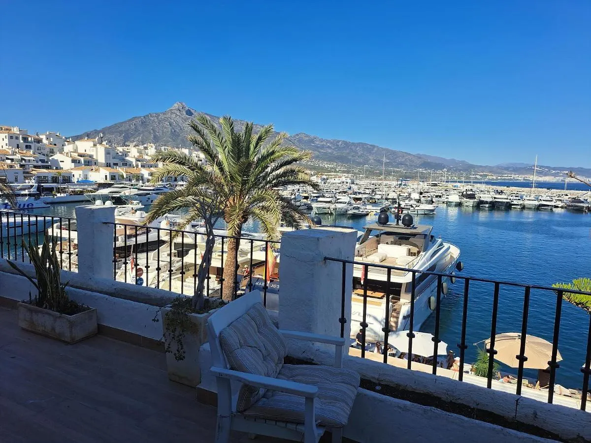 Private Suites In Huge Penthouse 1St Line Puerto Banus, Incredible Views, Jacuzzis Marbella Alloggio in famiglia