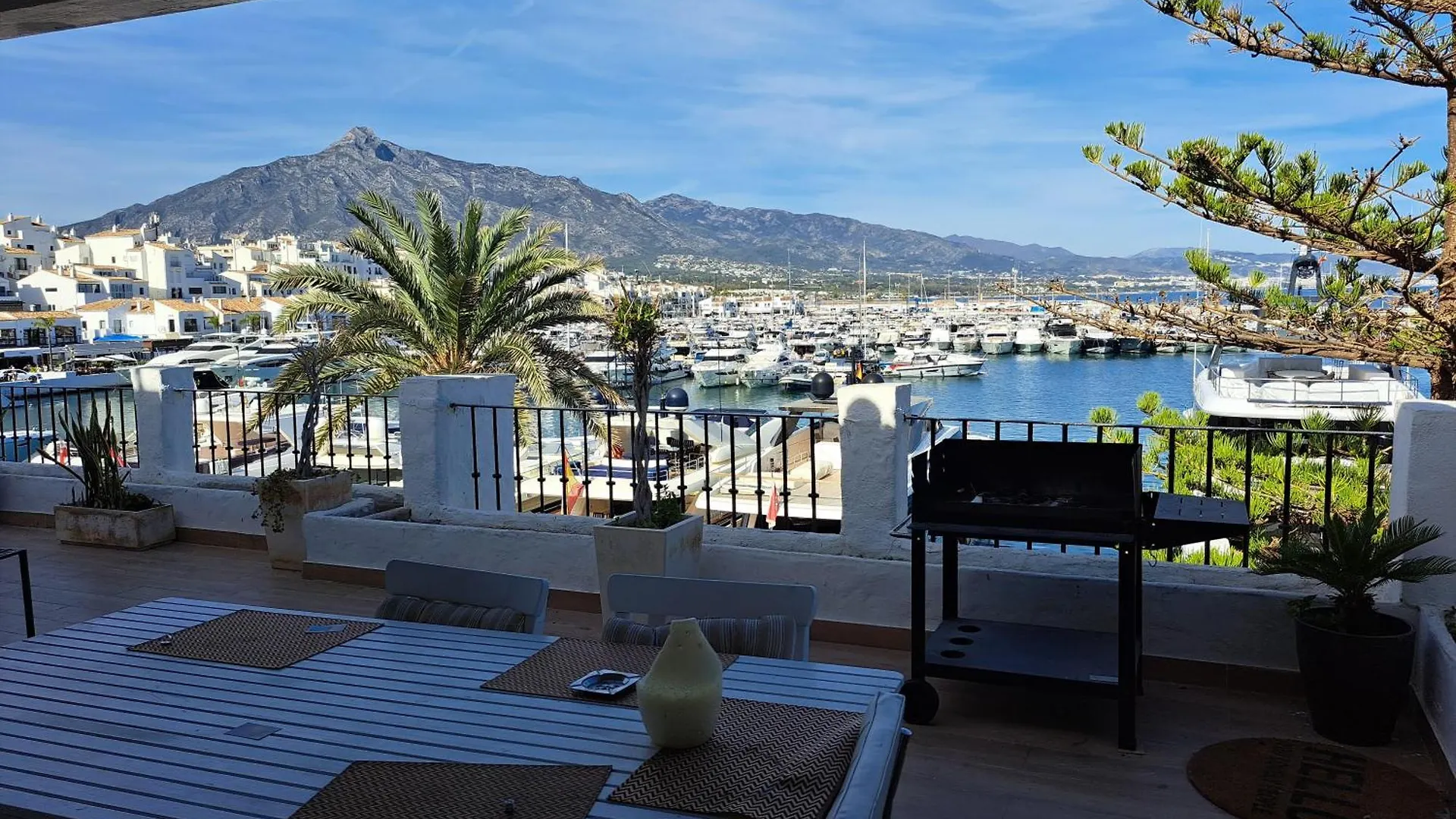 Private Suites In Huge Penthouse 1St Line Puerto Banus, Incredible Views, Jacuzzis Marbella Spagna